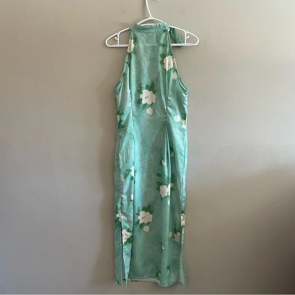 Tie-Neck Floral Midi Dress in Mint Green - Picture 9 of 16